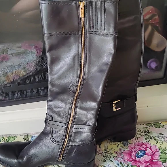 Boot - Picture 3 of 6